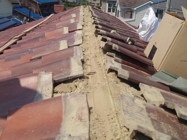 播磨町で既存棟瓦の撤去